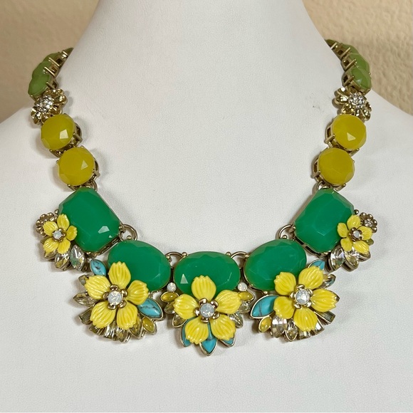 Chloe Isabel Terrace Blooms Collar Necklace